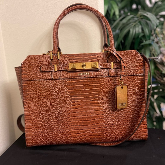 New GUESS Handbag - Picture 4 of 6